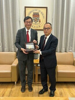 EdUHK President Professor John Lee Chi-Kin and the University of Macau Rector Song Yong hua 