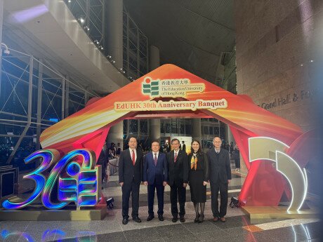 11月23日，哈薩克斯坦阿拜國立師範大學校長Bolat Tilep教授，以及哈薩克斯坦國立女子師範大學校長Gulmira Qanay博士，於教大三十周年校慶晚宴上，與外交部駐港特派員公署國際部主任王劍參贊見面。王劍參贊對教大繼續推進與「一帶一路」沿線國家教育合作，表示支持