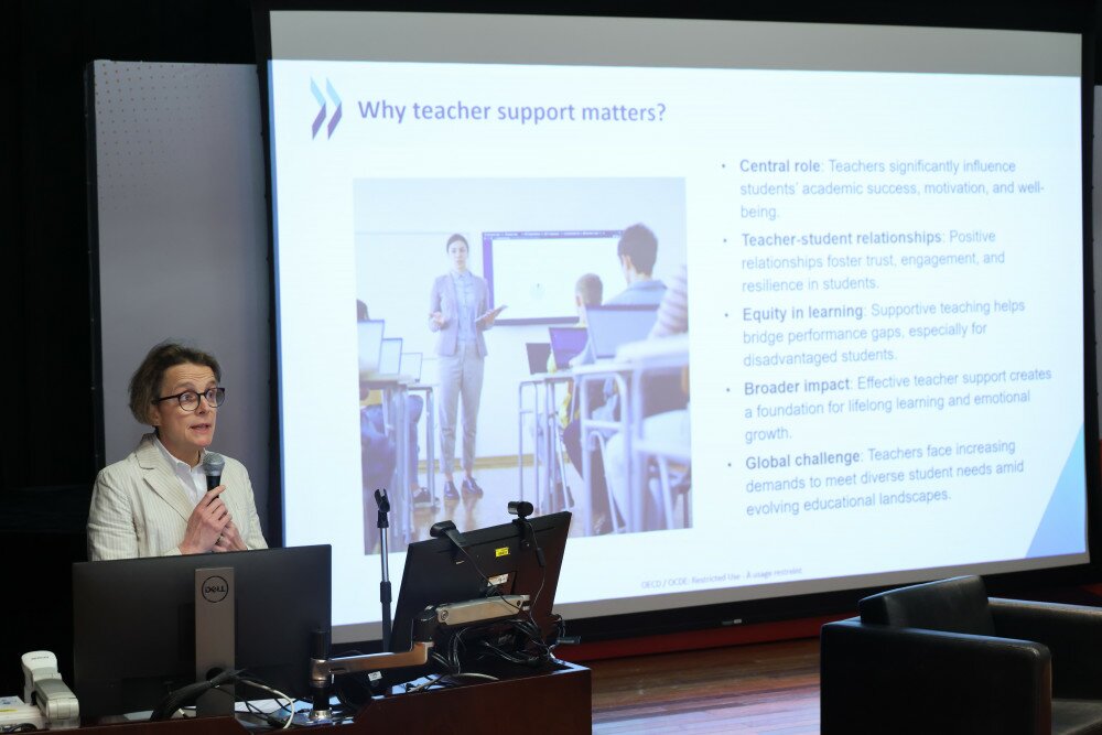 经济合作与发展组织（OECD）的教育与技能司分析师科琳·赫克曼女士（Corinne Heckmann）分享加强师生关系的方式  