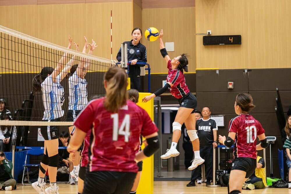  教大女子排球队在决赛中