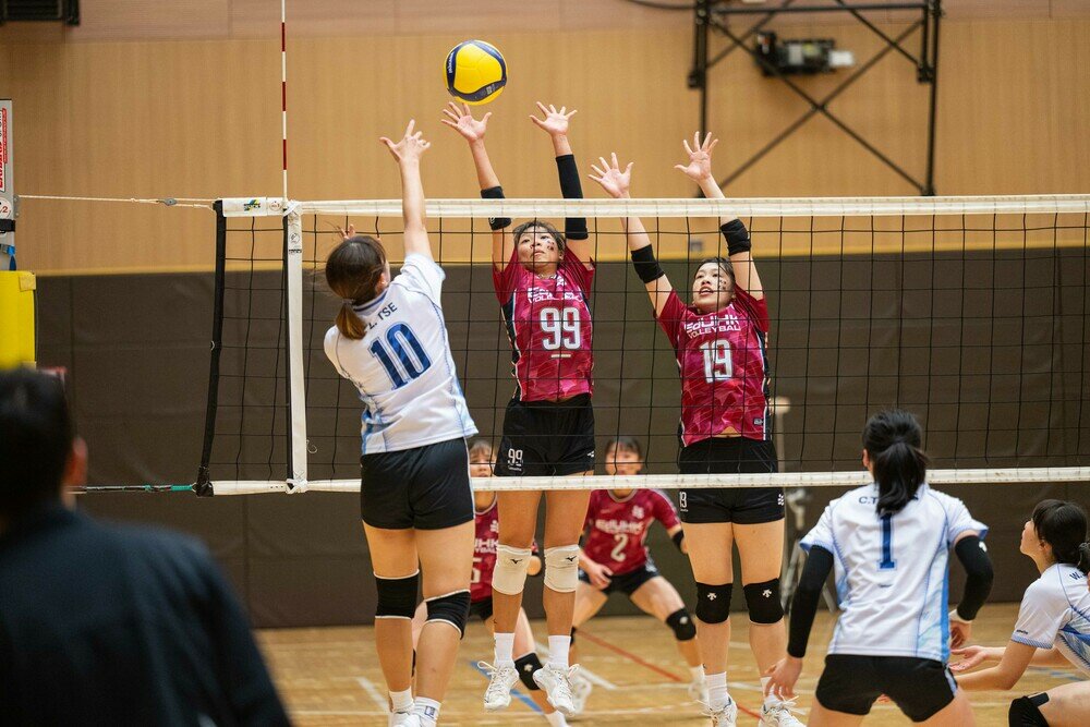  教大女子排球队在决赛中