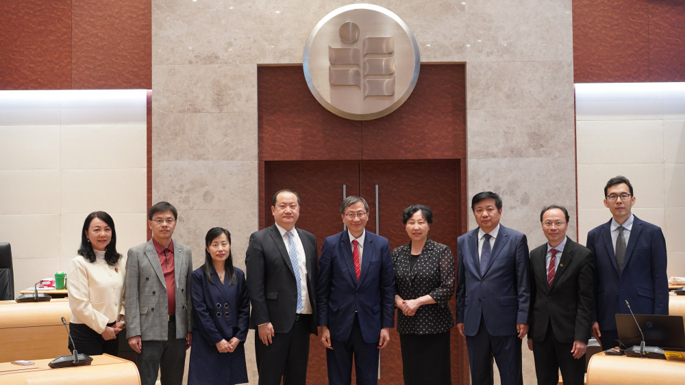 教大管理層與外交學院代表團及外交部駐港特派員公署代表合影留念