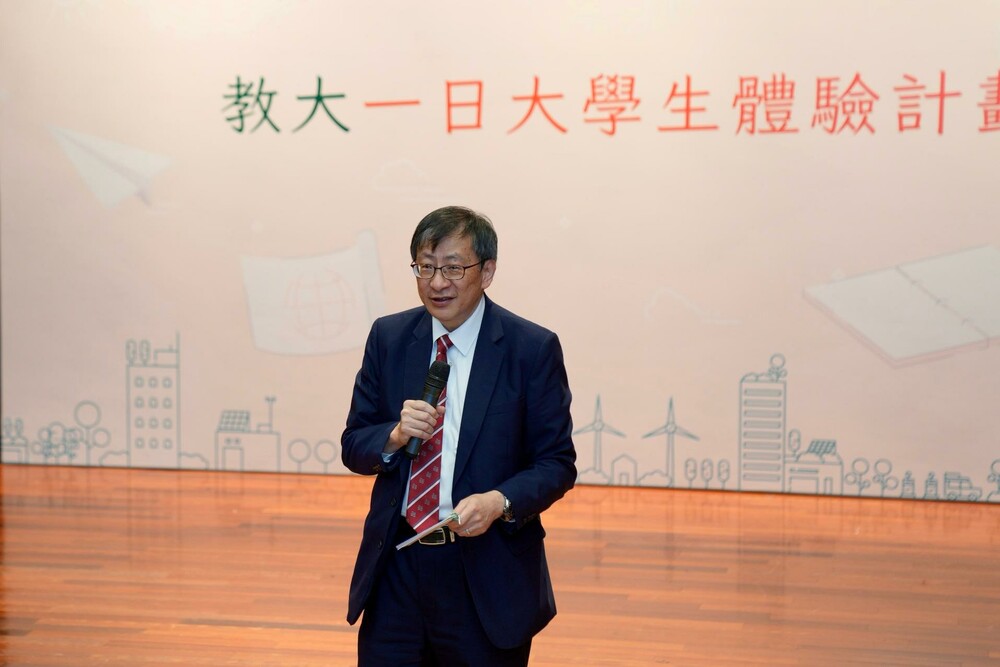 教大校长李子建教授于「教大一日大学生体验计划」活动开幕典礼上致欢迎辞