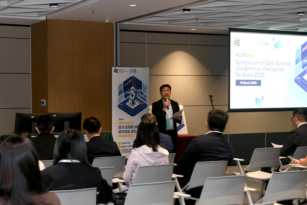 协理副校长(研究)、校级研究所总监翁建霖教授在开幕典礼中致辞