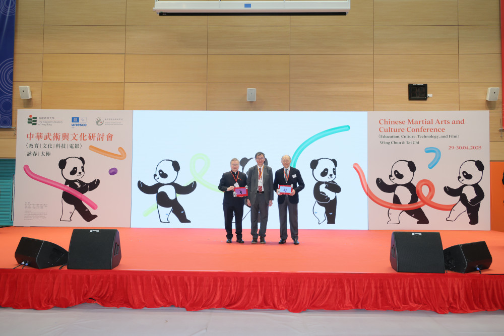 主礼嘉宾（左起）本次研讨会义务顾问陆地博士、中国香港武术联会会长霍震寰先生及教大校长李子建教授