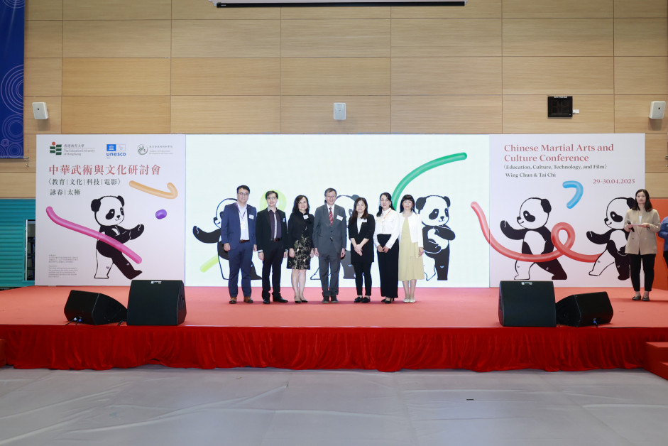 教大校長李子建教授和一眾管理層，與教育局首席教育主任（新界東）李慧冰女士（左三）及總學校發展主任（大埔）肖映虹女士（右三）合照，並感謝教育局教育局新界東區域教育服務處對活動的支持