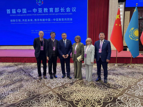 Professor John Lee-Chi-Kin (second from left), Professor Lo Sing-kai (first from left) with Mr Sayasat Nurbek, Minister of Science and Higher Education of the Republic of Kazakhstan (third from left)
