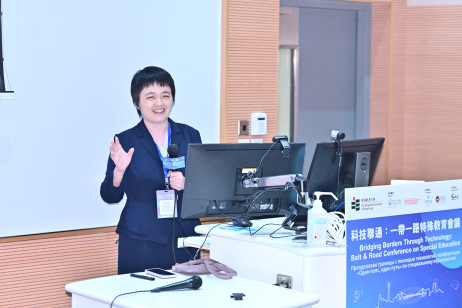 教大數學與資訊科技學系副教授傅弘博士，就「人工智能和多模態感應系統在特殊教育中的應用以及眼動追蹤在研究中的作用」進行主題分享