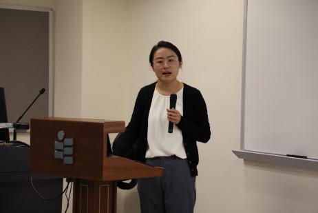 南京大学工程管理学院研究员金玉博士发表题为《Opinion boldness in online investment communities》的演讲
