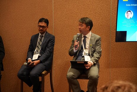 Department Head of Curriculum and Instruction Professor Yanzi (right) moderates a discussion under the topic ‘Data-driven Precision: Using Analytics to Strengthen Educational Assessment’