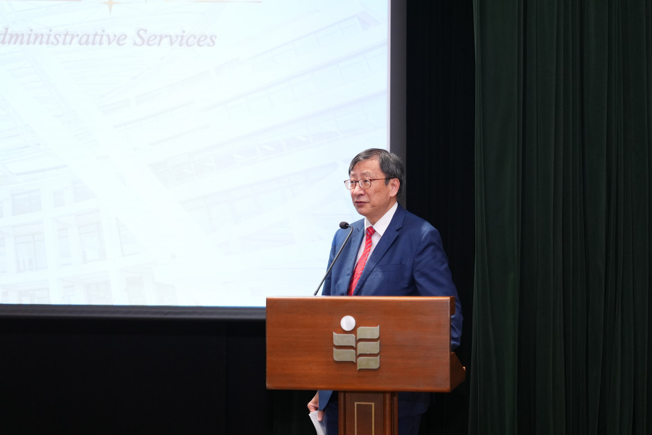 教大校長李子建教授於頒獎禮上致辭