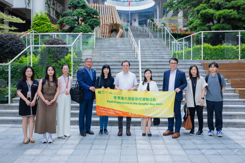 教大副校長（學術）鄭美紅教授、教大學校協作及體驗總監甘偉強博士、學校協作及體驗副總監區婉儀女士及學校協作顧問鄭景亮先生到訪深圳香港培僑書院龍華信義學校