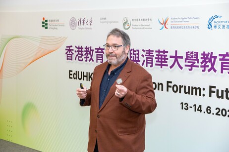蒙納士大學教育學院數碼未來教授Michael Henderson進行主題演講