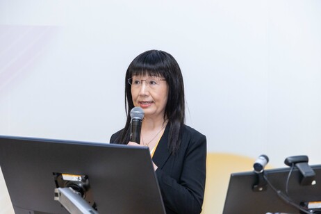 論壇聯席主席、教大數學與資訊科技學系宋燕捷教授發表演講