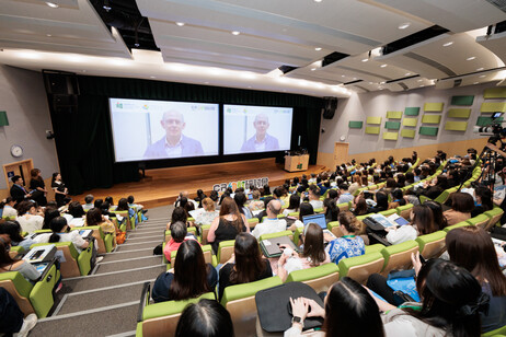 Professor Bruce Macfarlane, Dean of Faculty of Education and Human Development at EdUHK, delivers welcome message