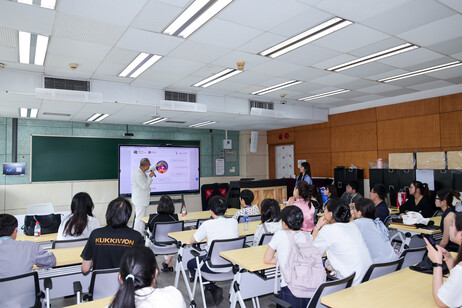 EdUHK faculty members and students visit Guangzhou University, where they engage in discussions and exchanges with the local students  