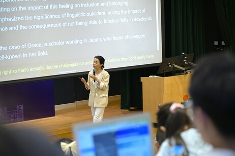 IOE-UCL应用语言学教授祝华教授发表主题演讲