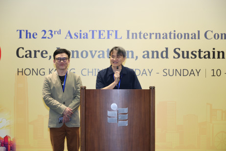 AsiaTEFL Presidents Dr Isaiah WonHo Yoo (Right) and Dr Pragasit Sitthitikul (Left) at the opening ceremony