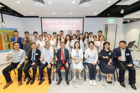 A group photo with students and faculty members from RUC and EdUHK