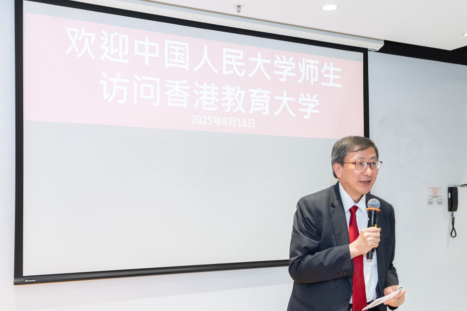 Professor John Lee Chi-Kin, President of EdUHK, delivers his welcome speech