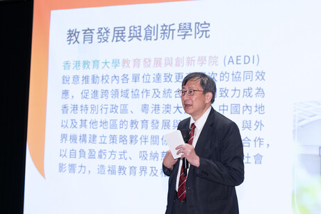 Professor John Lee Chi-Kin encourages new students to strive for excellence in their academic journeys