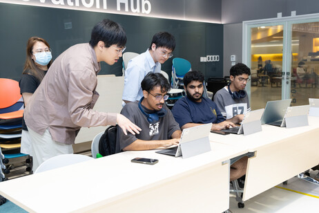 UQU students visit STEM Innovation Hub at EdUHK