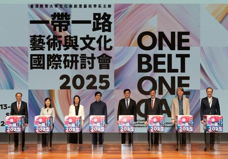 從左至右：方永豪博士、鄭美紅教授、盧可女士、何力治先生、何建宗博士、李子建教授、周熙杰先生及陳智軒教授共同參與亮燈儀式