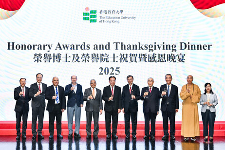 Dr David Wong (6th from the right) leads the guests in a toast
