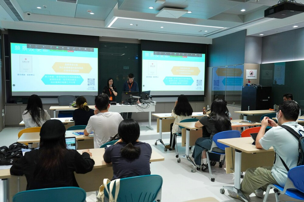 政府代表在招聘講座與學生分享公職人員的工作經驗