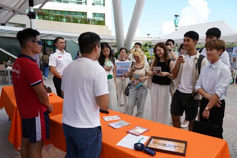 Guided tour led by EdUHK faculty members and staff to help connect students and government representatives  
