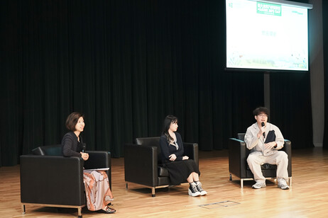 教大高级助理教务长(入学及策划)梁慧儿博士(左) 与教大学生雷晓君(中)及赖志贤(右)于联招入学讲座中分享2026/27学年的最新入学资讯