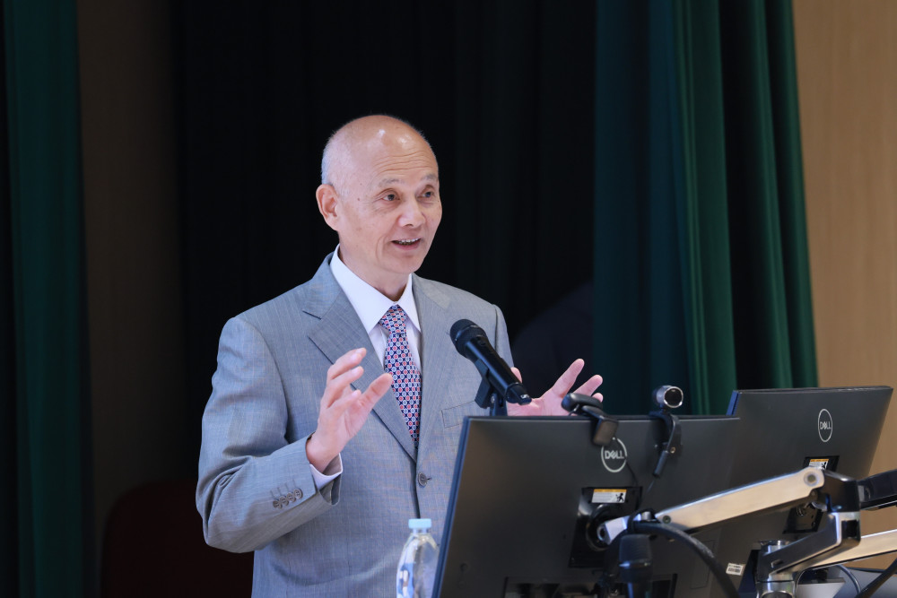 罗林泉大使以《外交外事知识与亲历外交故事》为题，分享关键外交原则及礼宾细节中隐含的意义