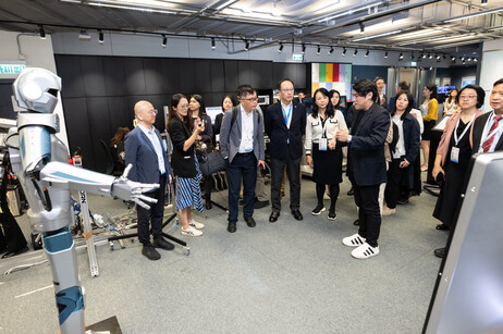 A delegation from EdUHK visits startups at Cyberport