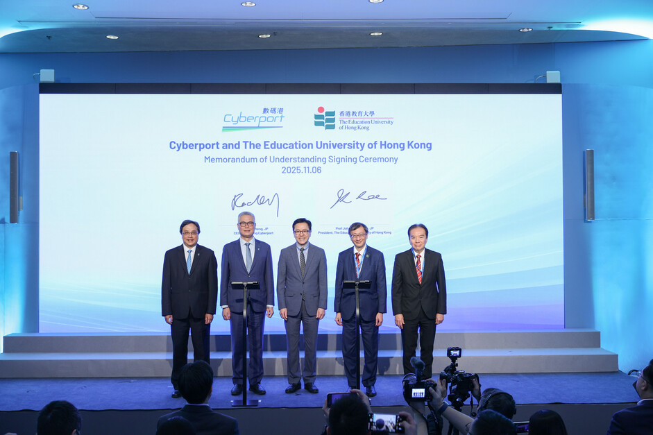 The signing ceremony is witnessed by Professor Sun Dong (middle), Dr David Wong (1st from right) and Mr Simon Chan (1st from left). The MoU was signed by Professor John Lee (2nd from right), and Dr Rocky Cheng (2nd from left)