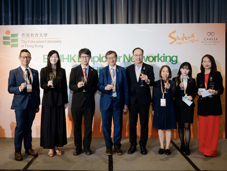 EdUHK President Professor John Lee Chi-Kin leads the toasting ceremony