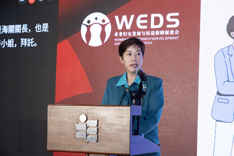 Ms Louise Ho Pui-shan, Chief Commissioner of The Hong Kong Girl Guides Association and Former Commissioner of Customs and Excise Department, delivers a speech