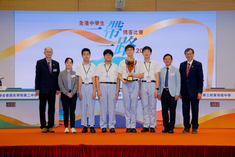 殿軍隊伍 - 羅定邦中學