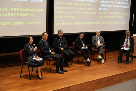 香港圣公会教省主教长陈讴明大主教（左三）、啬色园黄大仙祠监院李耀辉监院（右二），岭南大学潘苏通沪港经济政策研究所及经济系兼任教授何泺生教授（左二）、首都师范大学初等教育学院院长刘慧教授（左一）及教大教育发展与创新学院学院学人严志成博士（右一）参与以「宗教教育与生命教育」为题的讨论