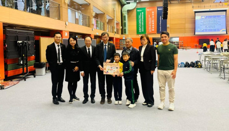 當日有學童親手送上心意卡，向李子建教授及教大團隊表達感謝與支持