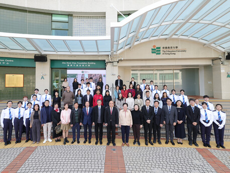 出席升旗儀式的包括教大校董會副主席陳浩華教授、司庫凌潔心女士、校長李子建教授、副校長（行政）方永豪博士，以及校董會成員、大學管理層、教職員、學生及校友代表