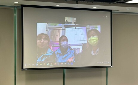 香港东区妇女福利会幼儿园校长黄婉仪女士及两位老师在线上分享，认为Joey对学生与老师都有莫大的帮助