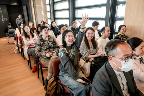 在對談和問題環節，觀眾積極提問