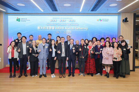 教大校長李子建教授及管理層成員感謝出席的校友會代表和嘉賓校友 