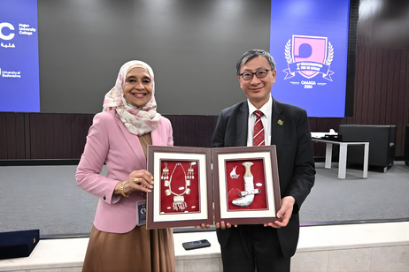 The Dean of Majan University College, Dr Maha Kobeil (left) presents a souvenir to Professor Lee (right)