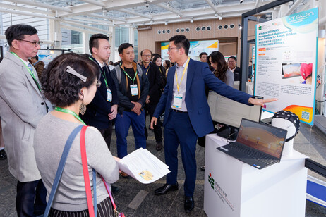 教大助理教授楊健忠博士向業界夥伴介紹自閉症兒童腦部訓練的新技術