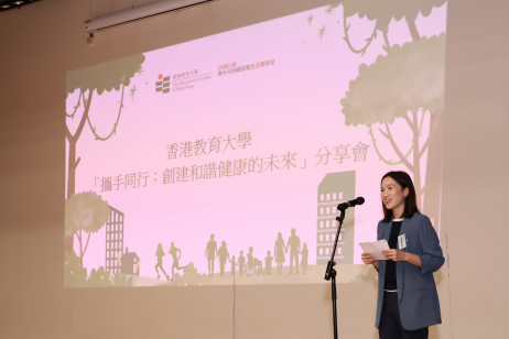 Ms Tiffany Chung Wai-ting, District Officer (Tai Po), delivers a speech at the Sharing Session