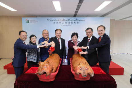 Roast pig-cutting ceremony