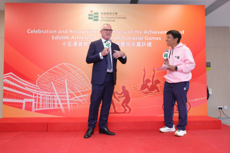 教练达海飞先生（左）与健康与体育学系高级讲师雷雄德博士（右）分享担任教练的心得