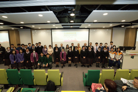 嘉宾及与会者与汉华中学师生合照