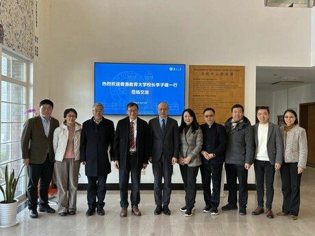 3月13日上午，教大代表團訪問復旦大學，受到副校長陳志敏教授（左五）及多位學院領導的歡迎與接待